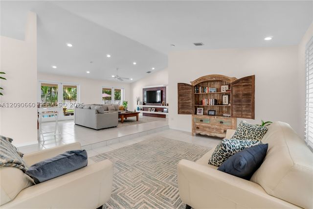 7915 SW 155th St, Palmetto Bay, FL 33157