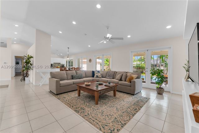 7915 SW 155th St, Palmetto Bay, FL 33157