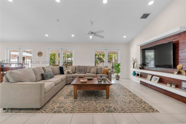 7915 SW 155th St, Palmetto Bay, FL 33157