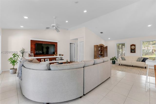 7915 SW 155th St, Palmetto Bay, FL 33157