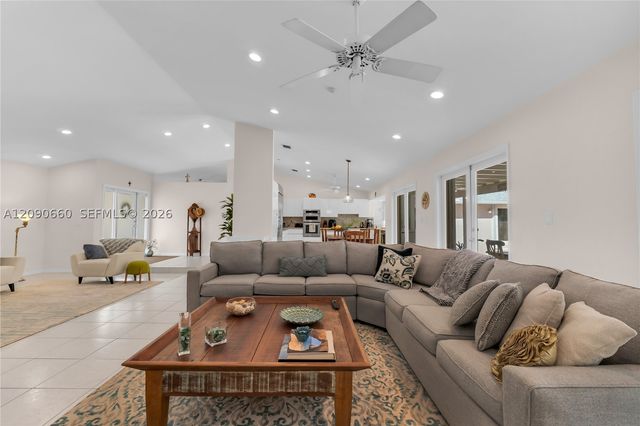 7915 SW 155th St, Palmetto Bay, FL 33157