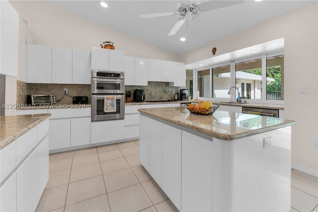 7915 SW 155th St, Palmetto Bay, FL 33157