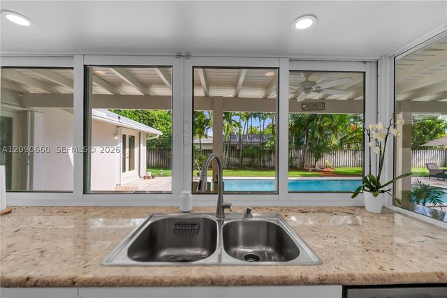 7915 SW 155th St, Palmetto Bay, FL 33157