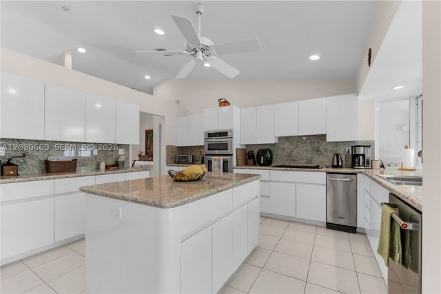 7915 SW 155th St, Palmetto Bay, FL 33157