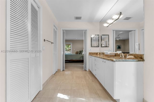 7915 SW 155th St, Palmetto Bay, FL 33157