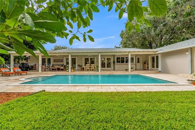 7915 SW 155th St, Palmetto Bay, FL 33157