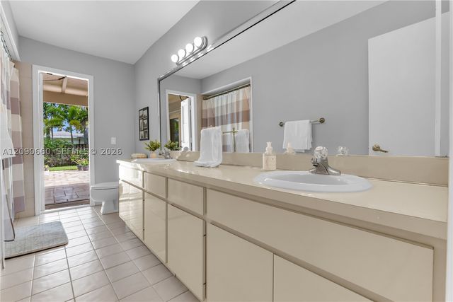 7915 SW 155th St, Palmetto Bay, FL 33157