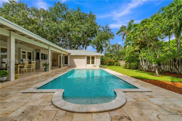 7915 SW 155th St, Palmetto Bay, FL 33157