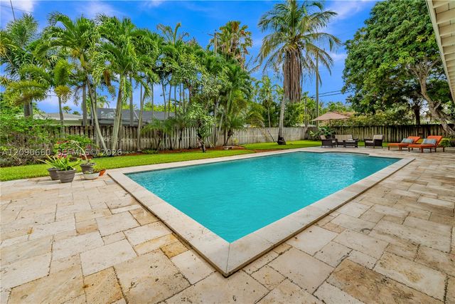 7915 SW 155th St, Palmetto Bay, FL 33157