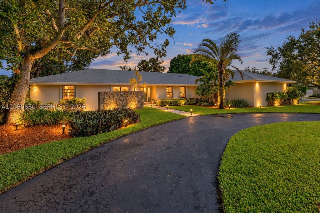 7915 SW 155th St, Palmetto Bay, FL 33157