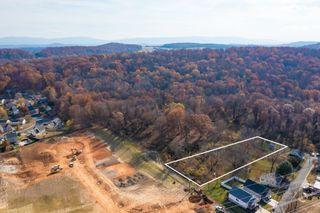 908,910,910a MOORE ST, Staunton, VA 24401