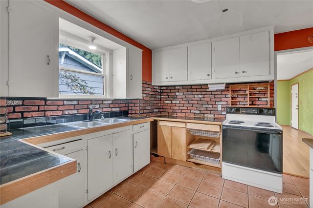 4319 SW Mills Street, Seattle, WA 98136