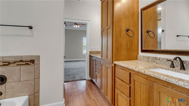 208 Rachel Loop, Burnet, TX 78611