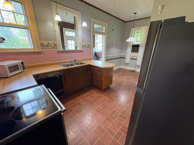 2646 3rd Ave, Huntington, WV 25702