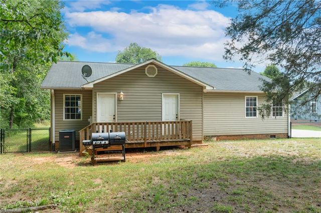 80 Meadowdale Drive, Denton, NC 27239
