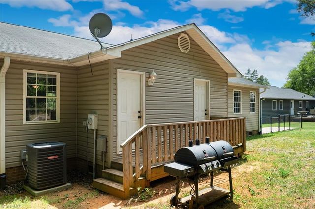 80 Meadowdale Drive, Denton, NC 27239