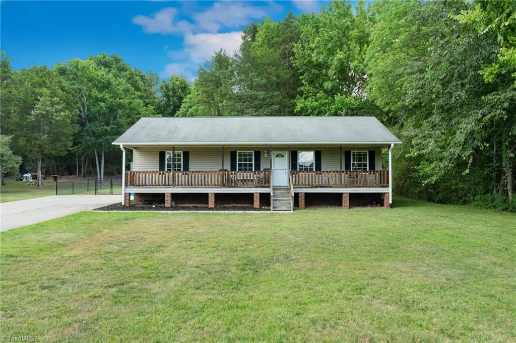 80 Meadowdale Drive, Denton, NC 27239