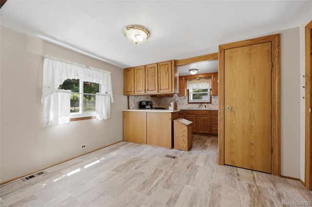 3700 Sylvester Drive, Dryden Township, MI 48428