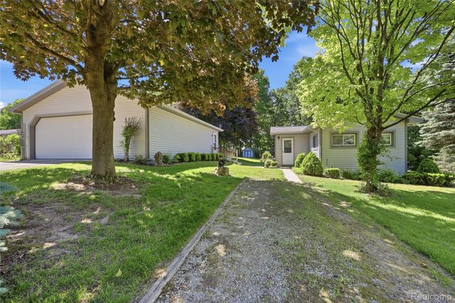 3700 Sylvester Drive, Dryden Township, MI 48428
