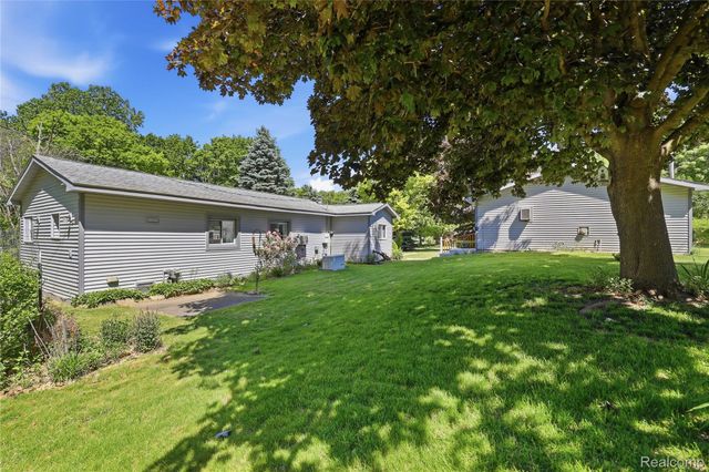 3700 Sylvester Drive, Dryden Township, MI 48428