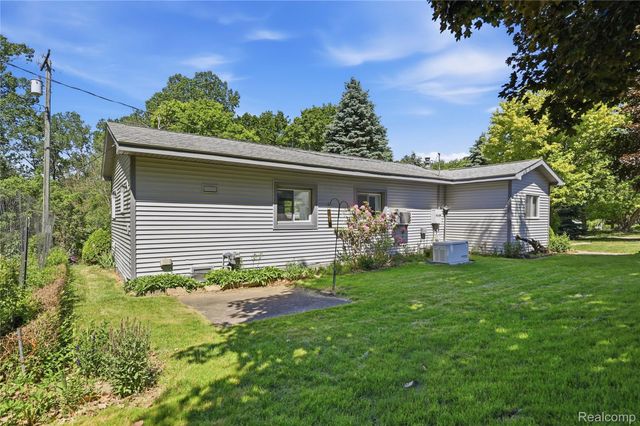 3700 Sylvester Drive, Dryden Township, MI 48428