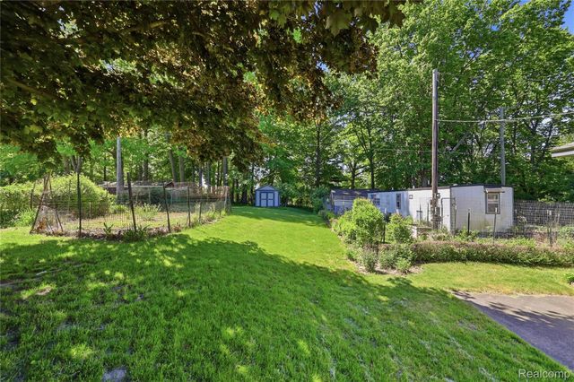3700 Sylvester Drive, Dryden Township, MI 48428