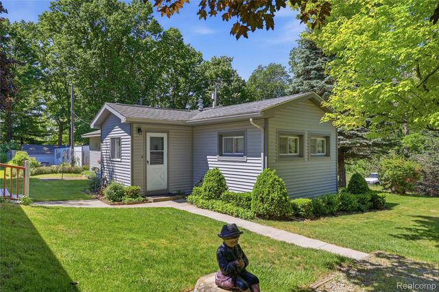3700 Sylvester Drive, Dryden Township, MI 48428