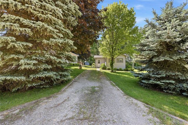 3700 Sylvester Drive, Dryden Township, MI 48428