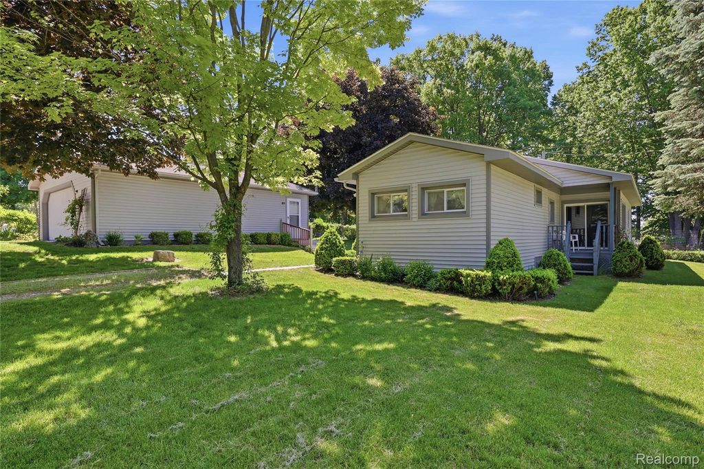 3700 Sylvester Drive, Dryden Township, MI 48428