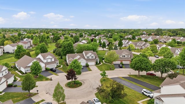 23 Brixton Court, Algonquin, IL 60102