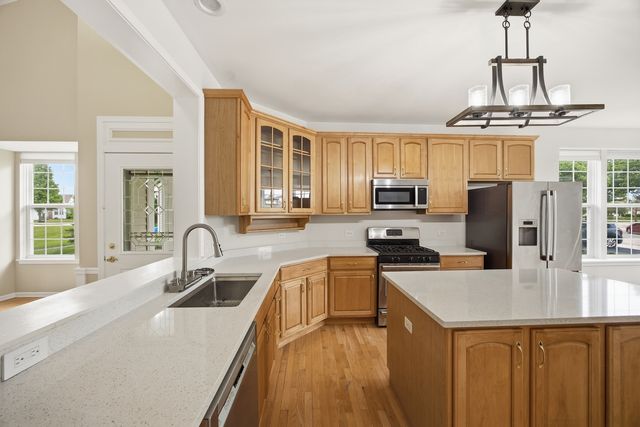 23 Brixton Court, Algonquin, IL 60102