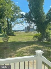 512 LIVINGSTONE ST, Colonial Beach, VA 22443