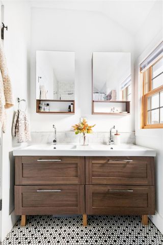 16 Wiggins Avenue, Patchogue, NY 11772