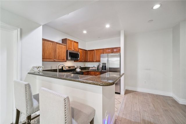 13951 Sherman Way 204, Van Nuys, CA 91405