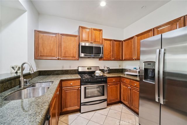 13951 Sherman Way 204, Van Nuys, CA 91405