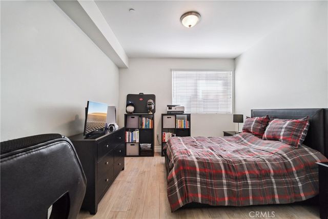 13951 Sherman Way 204, Van Nuys, CA 91405