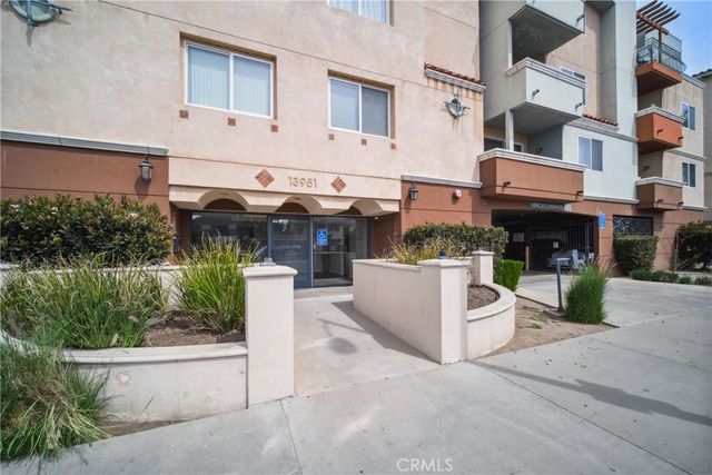 13951 Sherman Way 204, Van Nuys, CA 91405