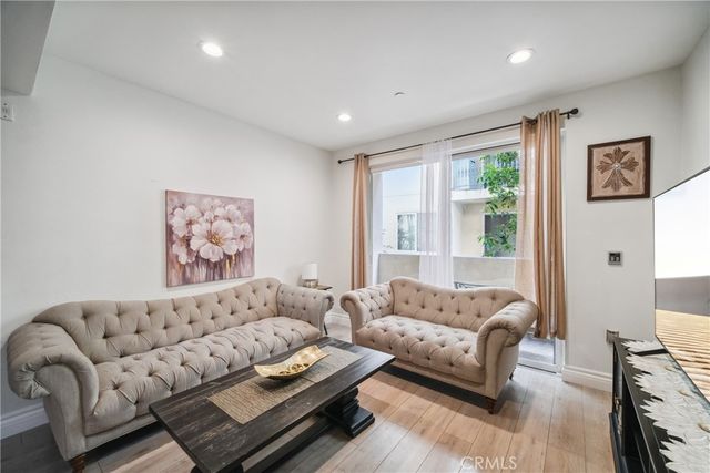 13951 Sherman Way 204, Van Nuys, CA 91405