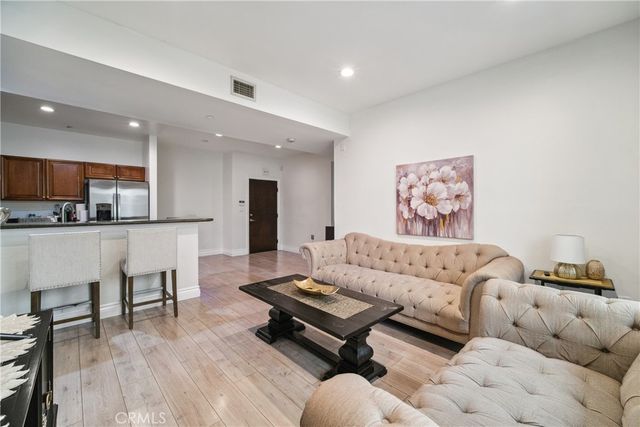 13951 Sherman Way 204, Van Nuys, CA 91405