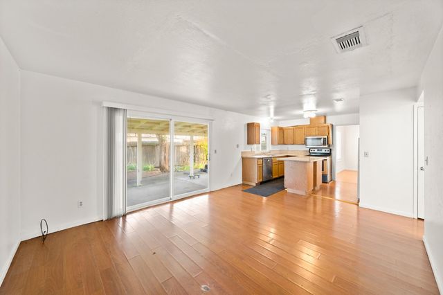 7765 Twain Ct, Sacramento, CA 95828