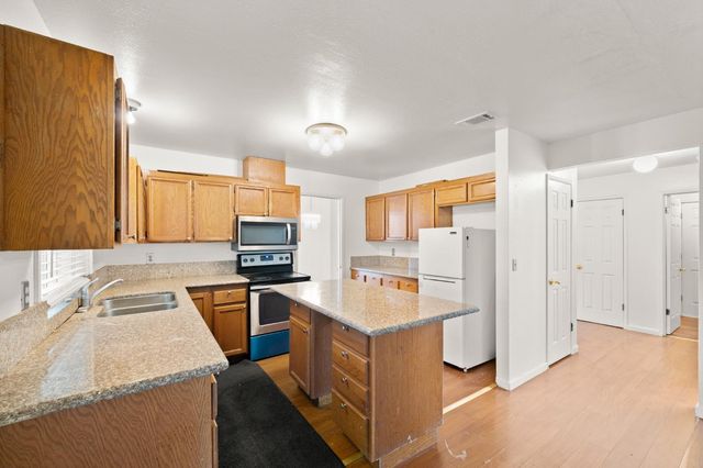 7765 Twain Ct, Sacramento, CA 95828