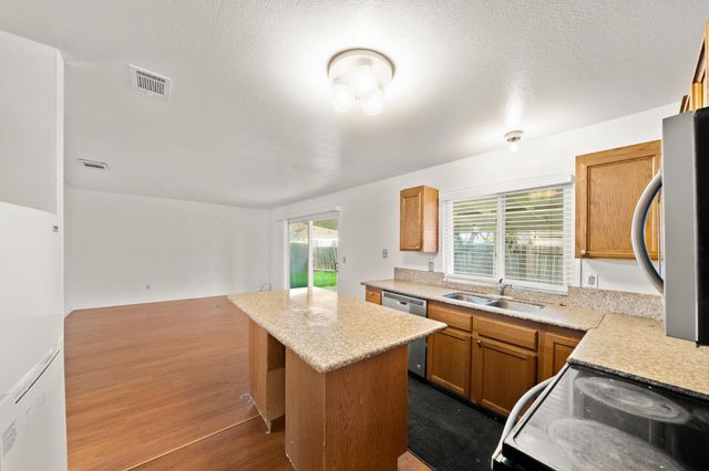 7765 Twain Ct, Sacramento, CA 95828