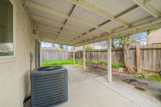 7765 Twain Ct, Sacramento, CA 95828