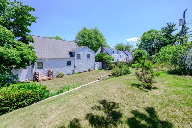 87 Central Park Road, Plainview, NY 11803