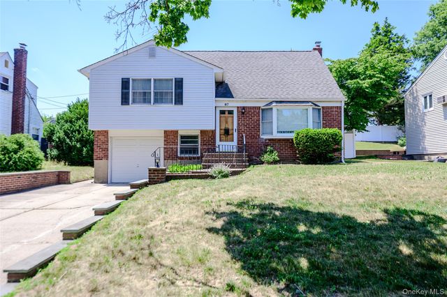 87 Central Park Road, Plainview, NY 11803