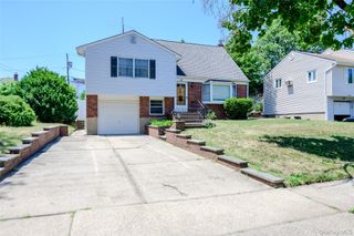 87 Central Park Road, Plainview, NY 11803