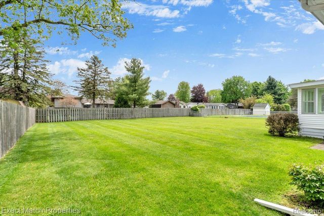 7186 Snow Apple Drive, Independence Charter Township, MI 48346