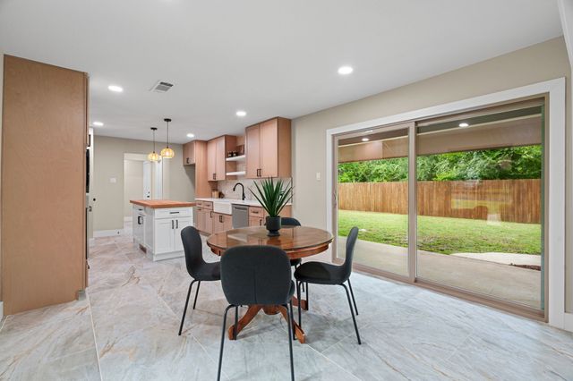 532 Holder Drive, Hurst, TX 76053