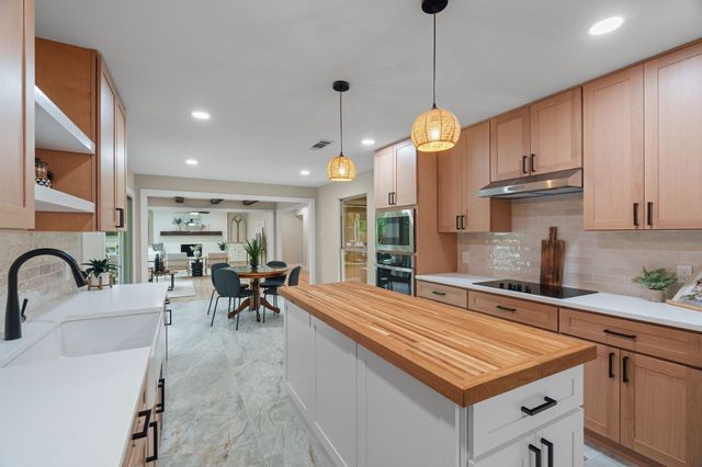 532 Holder Drive, Hurst, TX 76053