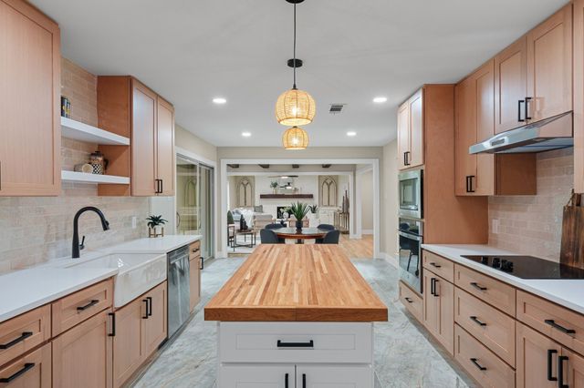 532 Holder Drive, Hurst, TX 76053